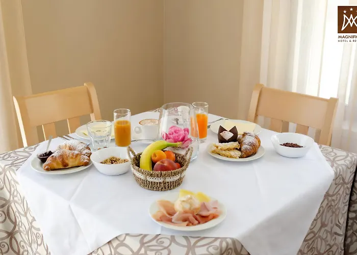 马尼菲卡特酒店 3* 卡诺萨圣尼塔